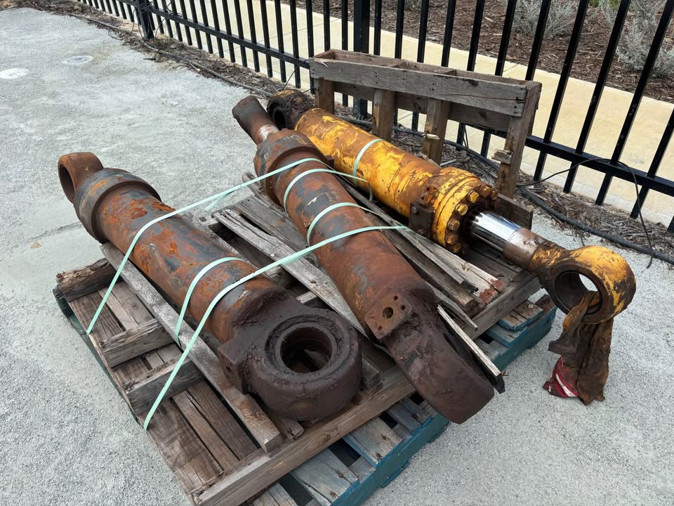 Komatsu and Hitachi Cylinder Cores